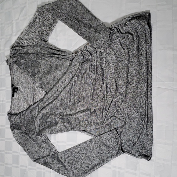 💕White house black market LARGE  Grey lightweight top with cinched side💕 - Picture 1 of 7